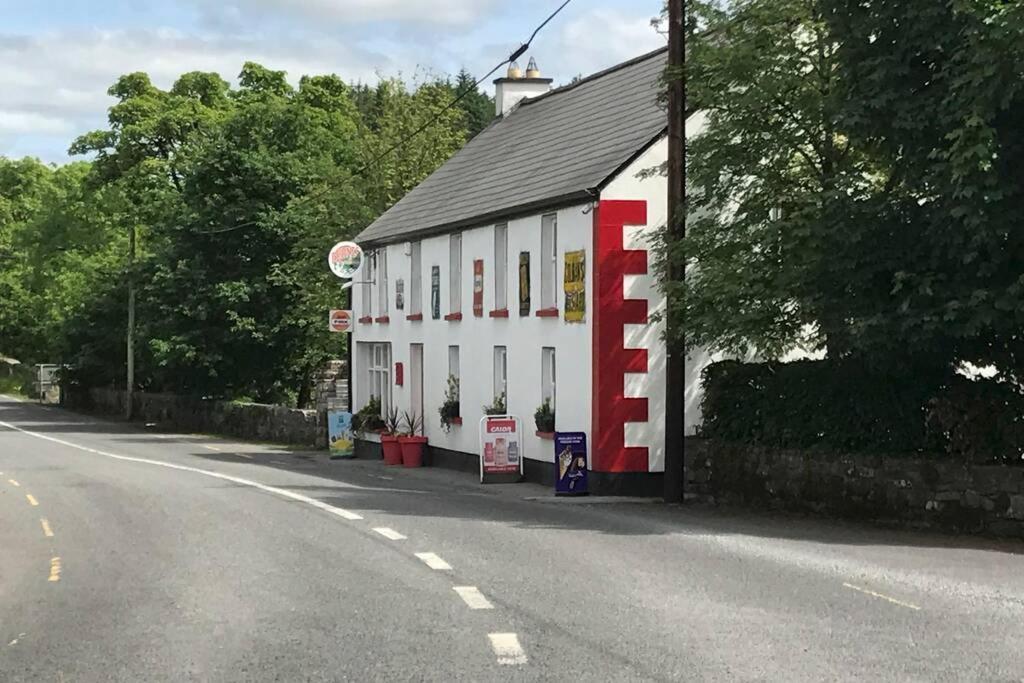 Canal Bank House * Bellanaboy